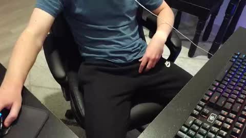 moonlighter7 online show from November 6, 2025, 1:50 am