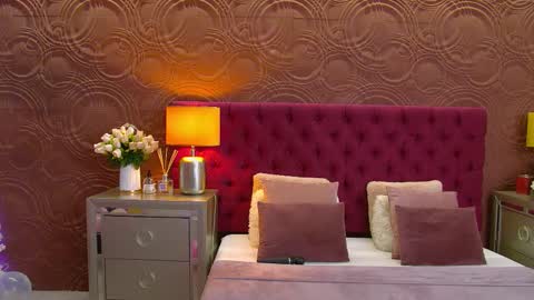 moonligt_iris online show from September 14, 2025, 4:33 am