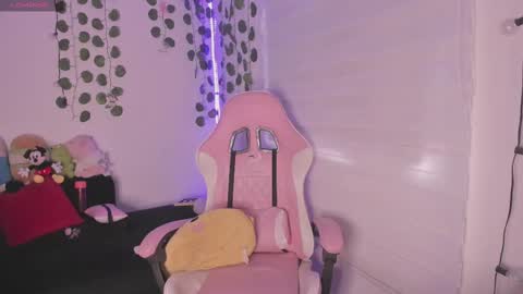 moonliight__ online show from March 9, 2025, 10:19 pm