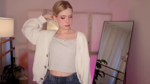 Asuna online show from February 19, 2026, 2:02 pm