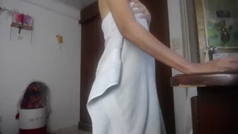 moonlunita online show from July 9, 2026, 9:19 pm