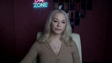 Snapshot of moonsusanna chatting on July 6, 2026, 5:15 am Susanna online show from July 6, 2026, 5:15 am