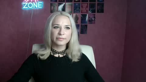 Snapshot of moonsusanna chatting on July 7, 2026, 5:21 am Susanna online show from July 7, 2026, 5:21 am