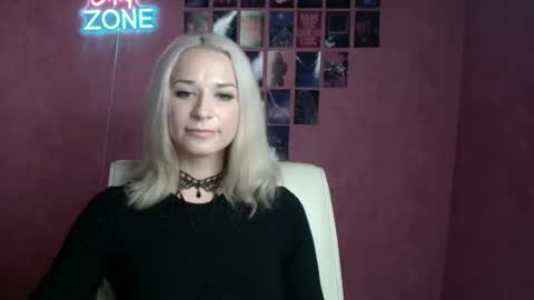 Snapshot of moonsusanna chatting on July 7, 2026, 6:47 am Susanna online show from July 7, 2026, 6:47 am