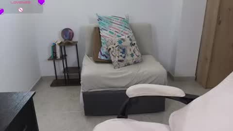 Snapshot of moonwoman_ chatting on July 8, 2026, 5:17 pm Moon Woman online show from July 8, 2026, 5:17 pm