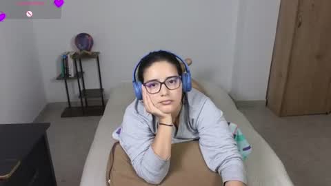 Snapshot of moonwoman_ chatting on July 14, 2026, 10:21 am Moon Woman online show from July 14, 2026, 10:21 am