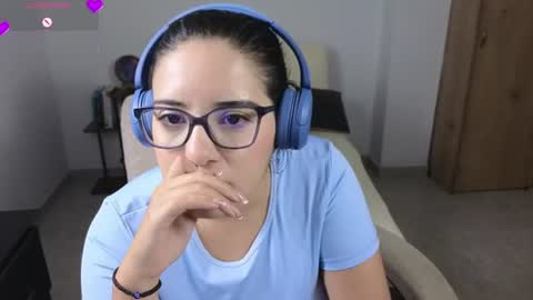 Snapshot of moonwoman_ chatting on July 22, 2026, 4:04 am Moon Woman online show from July 22, 2026, 4:04 am