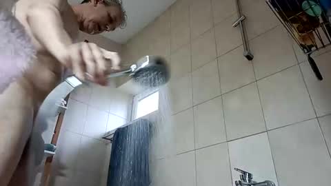 moos1 online show from April 21, 2026, 4:52 am