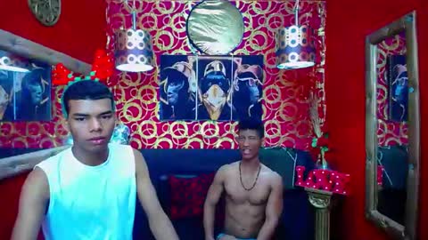 duohot23 online show from December 3, 2024, 7:11 pm