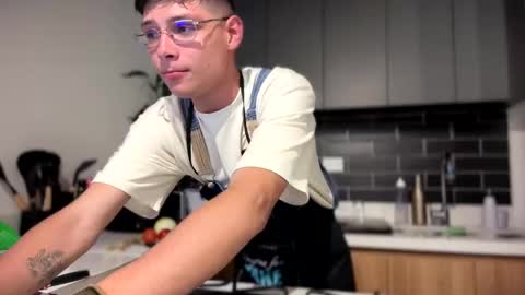   online show from September 20, 2025, 12:44 am