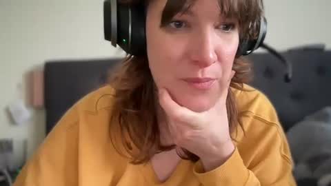 Snapshot of mossy_mommy chatting on May 2, 2026, 11:32 pm Mossy Mommy online show from May 2, 2026, 11:32 pm