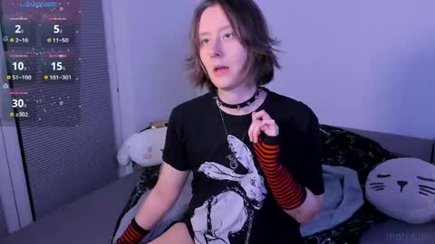 Snapshot of mothkink chatting on May 1, 2026, 7:07 pm mothkink Moth - online show from May 1, 2026, 7:07 pm