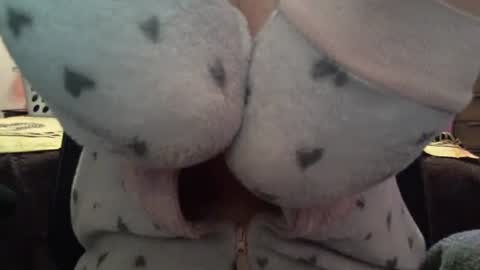 Snapshot of mountainbeauty chatting on December 18, 2024, 12:10 am mountainbeauty online show from December 18, 2024, 12:10 am