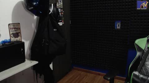 Snapshot of mr_lollipop77 chatting on January 12, 2026, 1:44 am Call me Angel please online show from January 12, 2026, 1:44 am