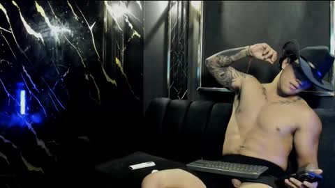 mr_maximo online show from October 9, 2025, 2:09 am