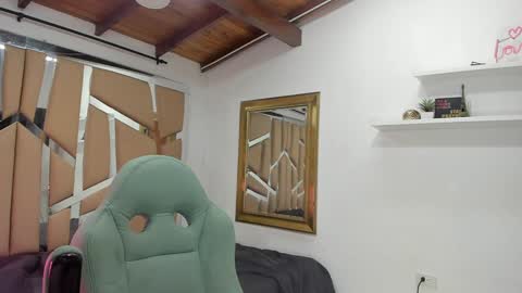 MIKEE online show from February 3, 2025, 3:20 am