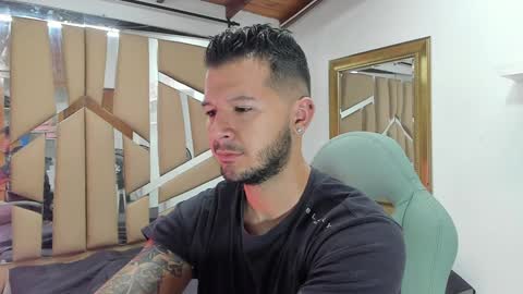 MIKEE online show from February 5, 2025, 3:02 am