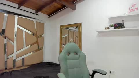 MIKEE online show from February 19, 2025, 3:06 am