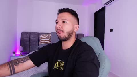 MIKEE online show from November 19, 2025, 3:06 am