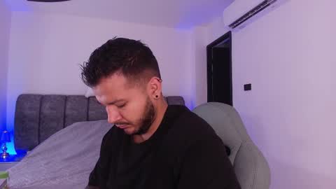 MIKEE online show from February 1, 2026, 3:05 am