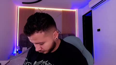 MIKEE online show from April 21, 2026, 3:02 am