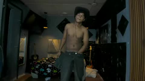 mr_mois online show from May 9, 2026, 7:52 pm