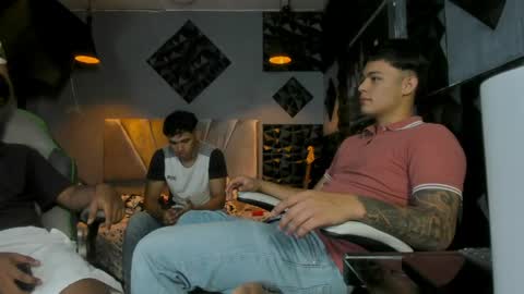 mr_mois online show from May 20, 2026, 5:46 am