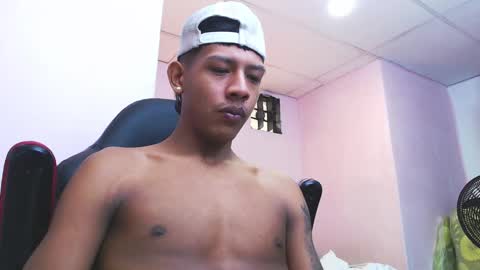 mr_stiven_ online show from January 5, 2025, 8:22 am