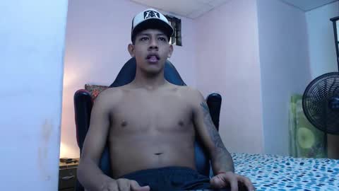 mr_stiven_ online show from January 22, 2025, 3:20 am