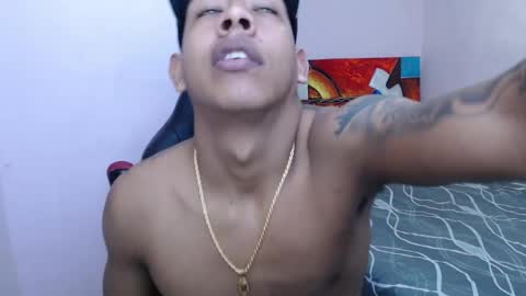 mr_stiven_ online show from February 4, 2025, 3:22 am