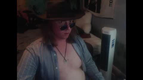 mr_strawberry online show from April 28, 2026, 5:01 am