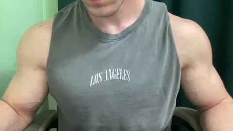 Snapshot of mrbiceps_23 chatting on December 15, 2024, 4:15 pm Mrbiceps23 online show from December 15, 2024, 4:15 pm