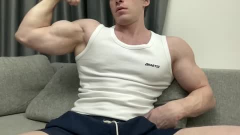Snapshot of mrbiceps_23 chatting on January 11, 2025, 2:04 pm Mrbiceps23 online show from January 11, 2025, 2:04 pm