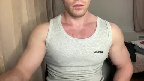 Snapshot of mrbiceps_23 chatting on January 18, 2025, 5:04 pm Mrbiceps23 online show from January 18, 2025, 5:04 pm