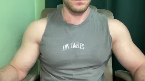 Snapshot of mrbiceps_23 chatting on January 23, 2025, 7:29 pm Mrbiceps23 online show from January 23, 2025, 7:29 pm