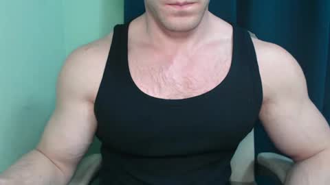 Snapshot of mrbiceps_23 chatting on February 9, 2025, 10:32 pm Mrbiceps23 online show from February 9, 2025, 10:32 pm