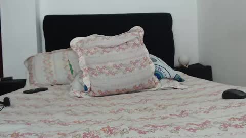 mrcock_col online show from February 9, 2025, 12:39 am