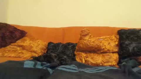 I am  online show from October 18, 2025, 10:54 pm