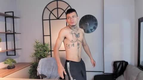 mrjustin_ online show from October 20, 2025, 8:09 pm