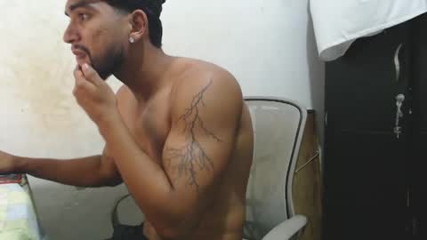 Snapshot of mrlevrone1 chatting on June 4, 2026, 4:24 pm Mrlevrone1 online show from June 4, 2026, 4:24 pm