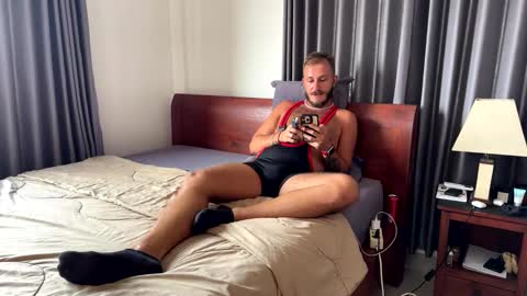 Snapshot of mrmaxiy chatting on December 1, 2025, 8:08 am Max online show from December 1, 2025, 8:08 am