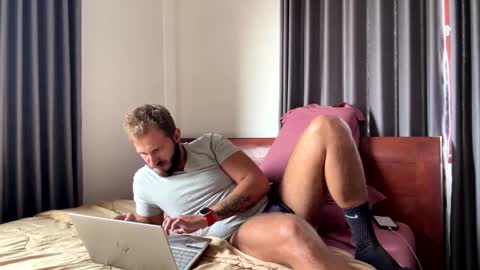 Snapshot of mrmaxiy chatting on January 8, 2026, 5:21 am Max online show from January 8, 2026, 5:21 am