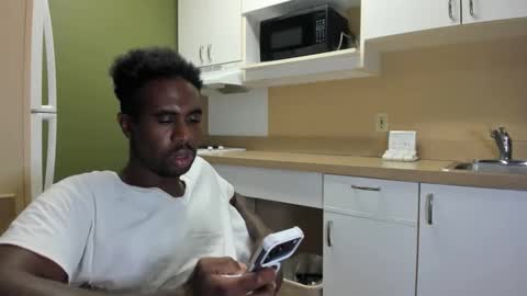 mromg007 online show from November 6, 2025, 2:29 pm