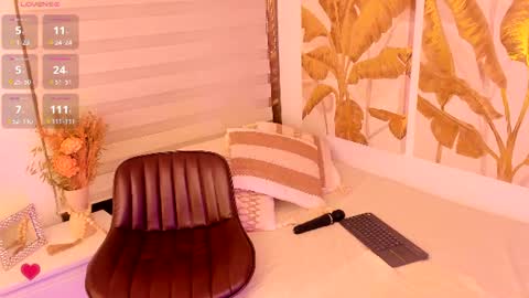 Snapshot of mrs_griseld chatting on June 23, 2026, 6:17 pm Griseld online show from June 23, 2026, 6:17 pm
