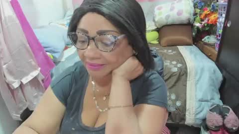 Snapshot of mrs_mommy chatting on June 13, 2026, 6:39 pm mrs_mommy online show from June 13, 2026, 6:39 pm