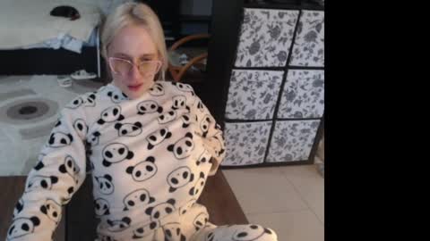 Sasha online show from April 24, 2026, 4:04 am