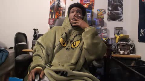 mrsoonicexrated online show from December 3, 2025, 9:40 am