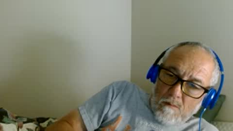 mrtease5 online show from May 18, 2026, 2:51 am