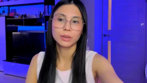 Snapshot of ms_emily_ chatting on May 13, 2026, 11:18 am ms_emily_ online show from May 13, 2026, 11:18 am