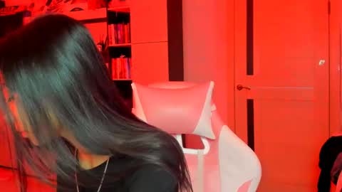 Snapshot of ms_emily_ chatting on May 15, 2026, 6:04 pm ms_emily_ online show from May 15, 2026, 6:04 pm